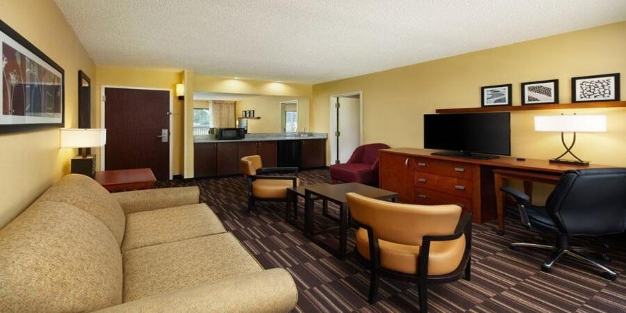 Holiday Inn Express Tifton By Ihg Exterior foto