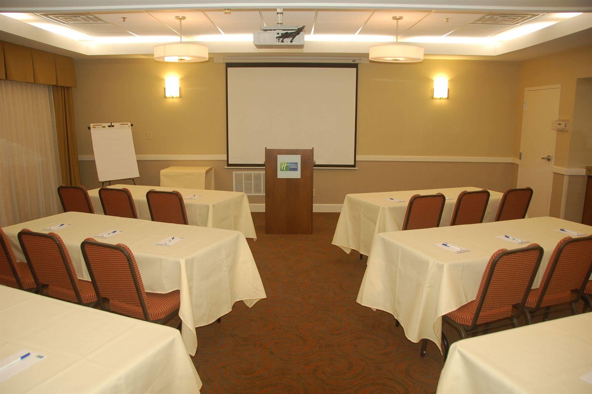 Holiday Inn Express Tifton By Ihg Exterior foto